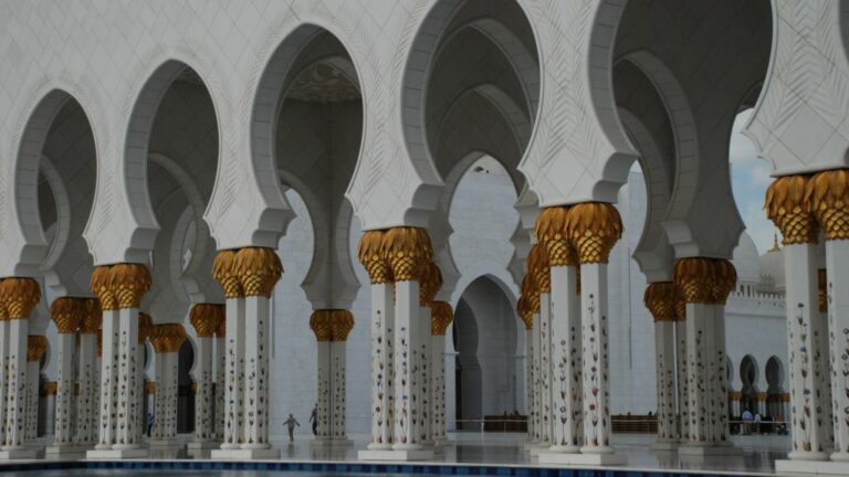 “I feel it in the air” (c)